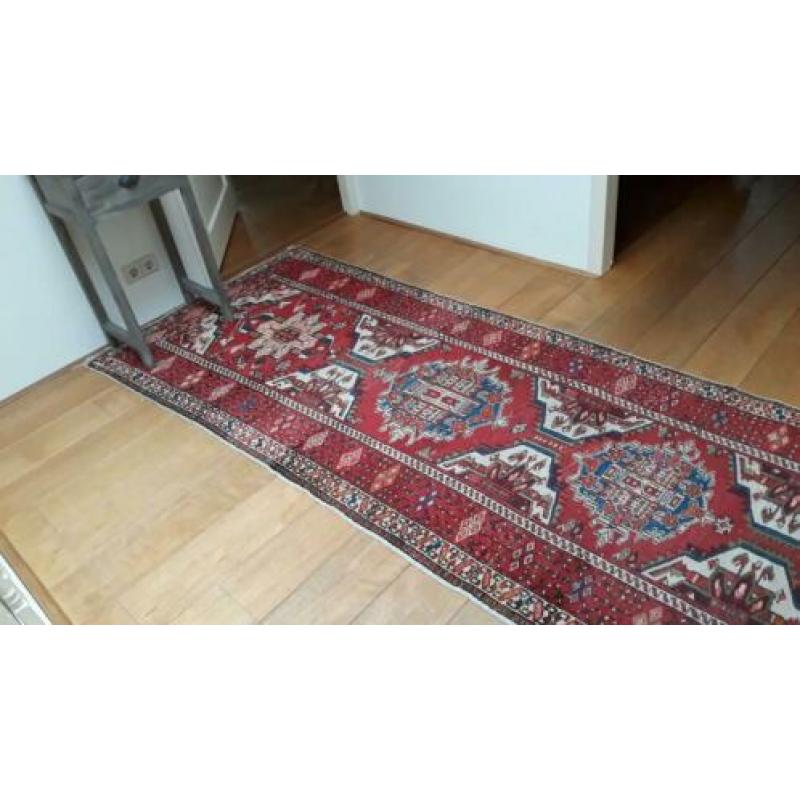 Antieke kazak kelimstijl loper tapijt 334 bij 107 cm. rood