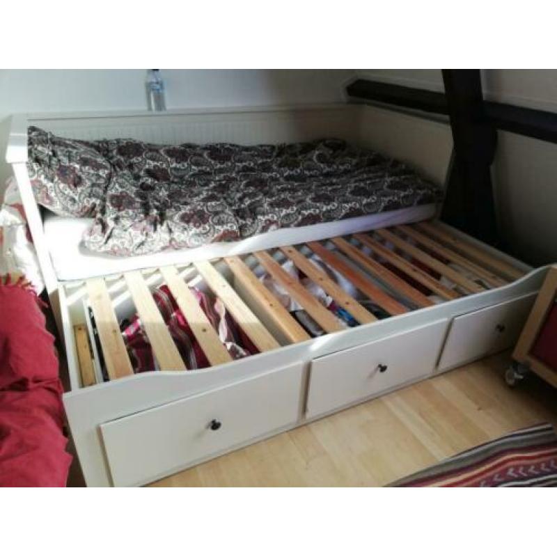 Bed (+ matras)