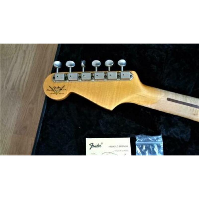 Fender Custom Shop 57 Stratocaster Heavy Relic, White over P