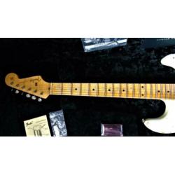 Fender Custom Shop 57 Stratocaster Heavy Relic, White over P