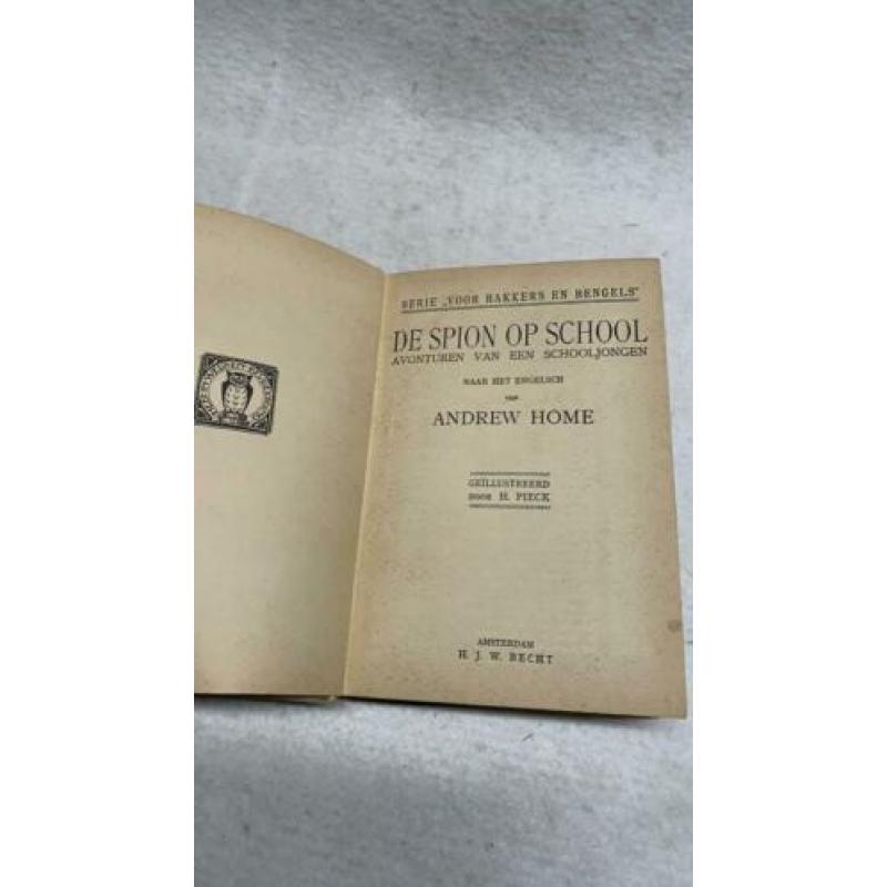 Oud boek De spion op school door H J W Becht