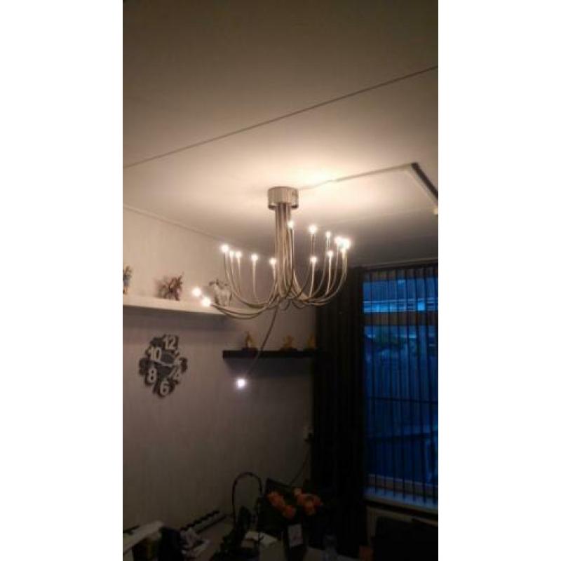 Mooie plafond lamp met led lampen,opgehangen, niet gebruikt