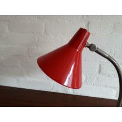 Vintage retro bureaulamp rood Hala Zeist H Busquet jaren 60.