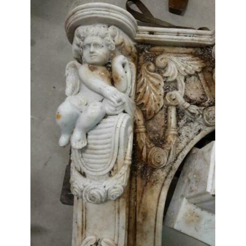 Antieke, zeer originele, marmeren schouw met engelen (ombouw