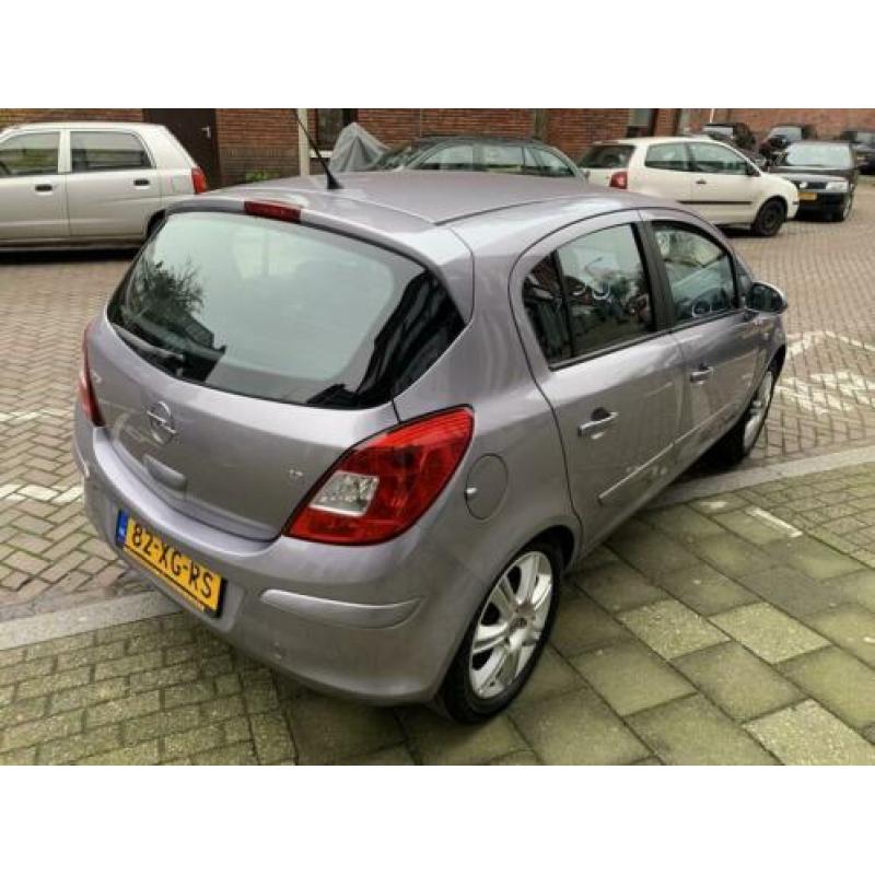 Opel Corsa 1.2-16V Cosmo (bj 2007, automaat)