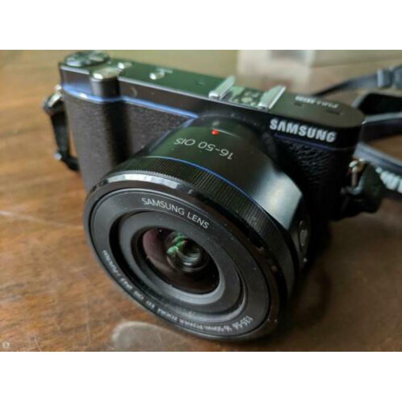 Samsung NX3300 incl 16-50 lens