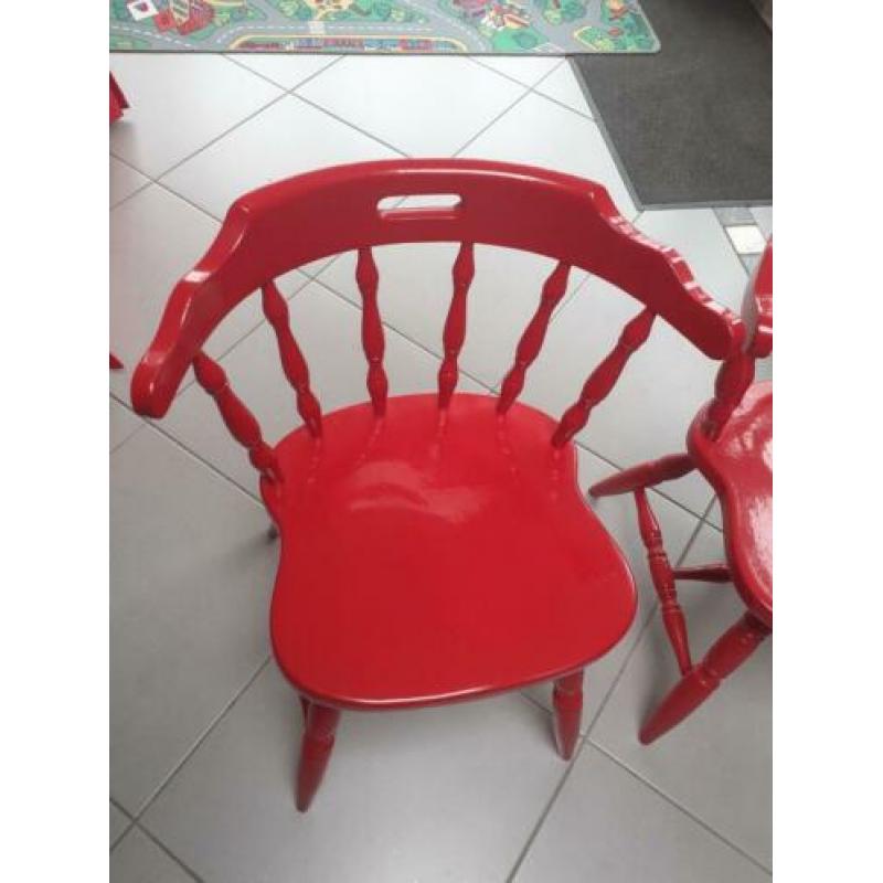 Rode stoel hout + rode Ikea stoel