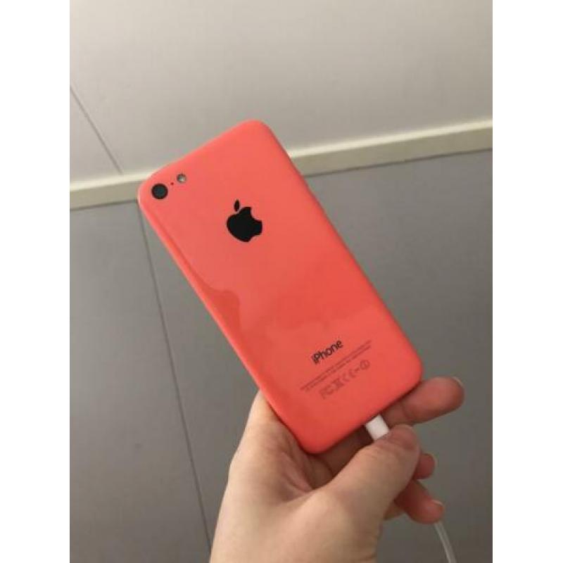 Iphone 5c 8gb roze inclusief hoesje erbij.
