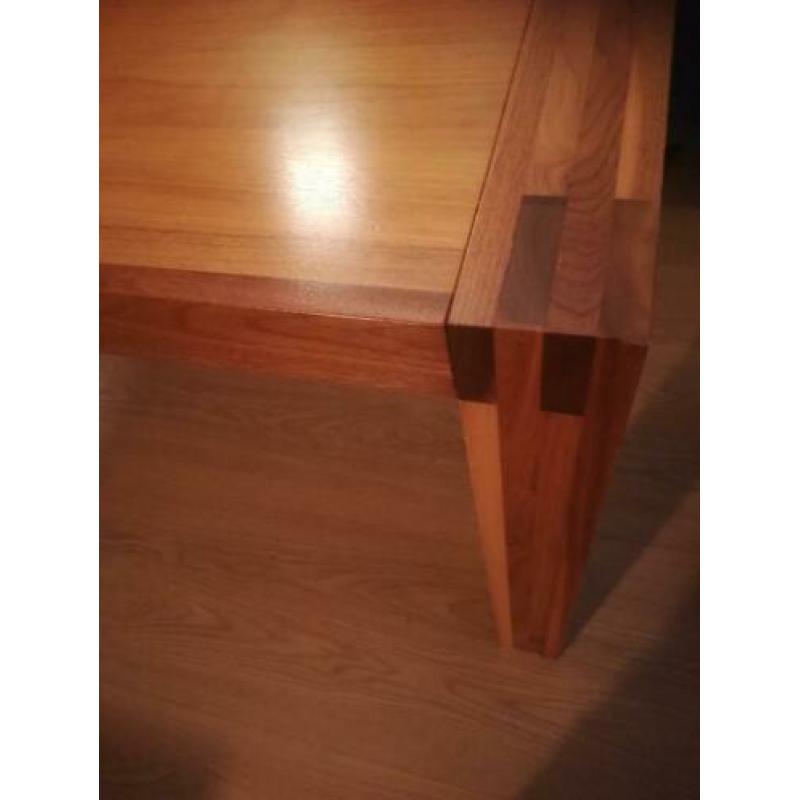 Eettafel massief hout 180 x 90 cm. Goede staat.