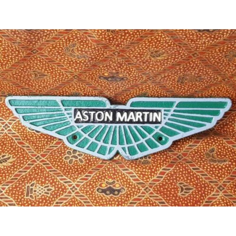 Vintage ijzeren bord uit Engeland van Aston Martin 26,5 cm.