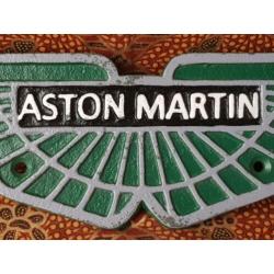 Vintage ijzeren bord uit Engeland van Aston Martin 26,5 cm.