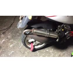Scooter tuilen tegen crosmotor /pitbike /brommer