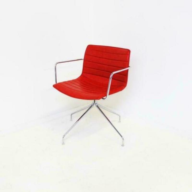 Arper Catifa 53, Design stoelen, Vergaderstoelen, Rood