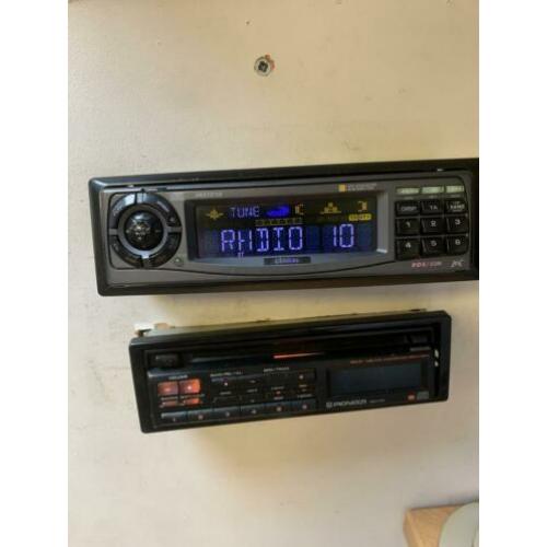 Clarion radio cd speler met 3 preamp out