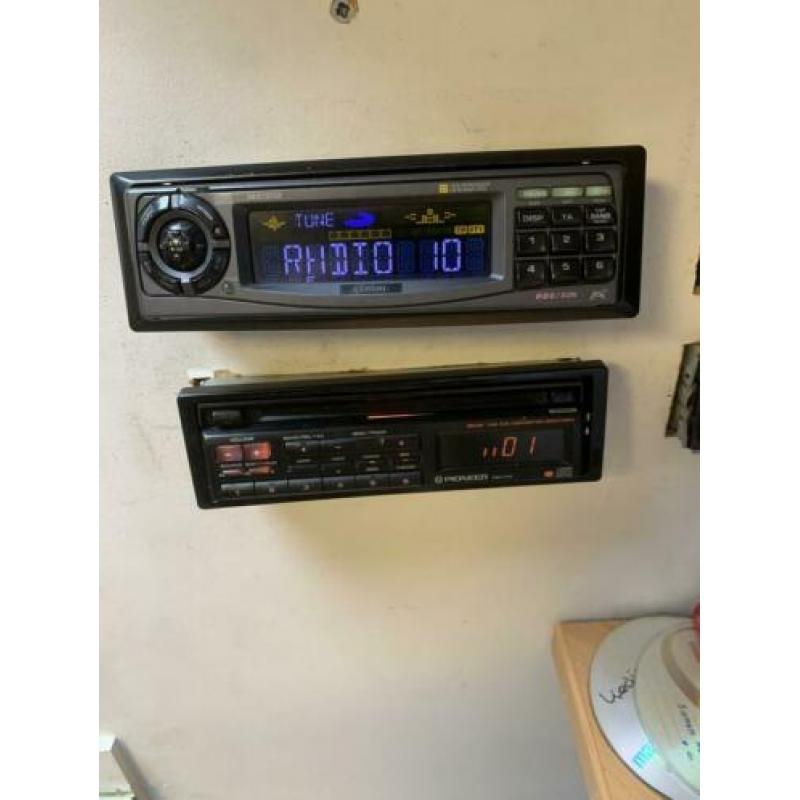 Clarion radio cd speler met 3 preamp out