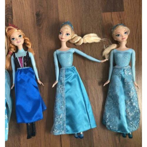 Anna en Elsa barbiepoppen